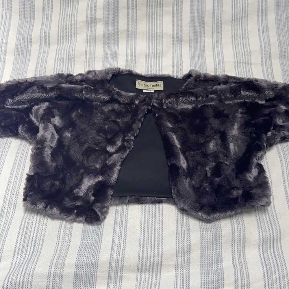 LesToutPetit Size 6 faux fur shrug.